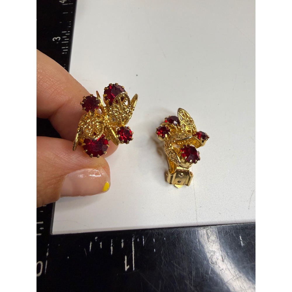 Vintage Gold Tone Ruby Red Rhinestone Bumble Bee Clip On Earrings Whimsical